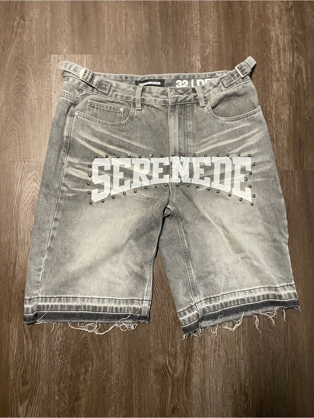 Serenede Men’s Gray Denim Jean Shorts with Stud Detail